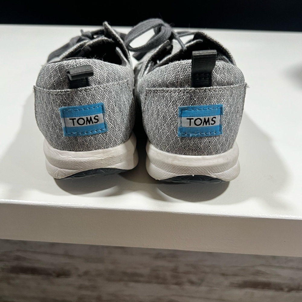 Toms sneakers